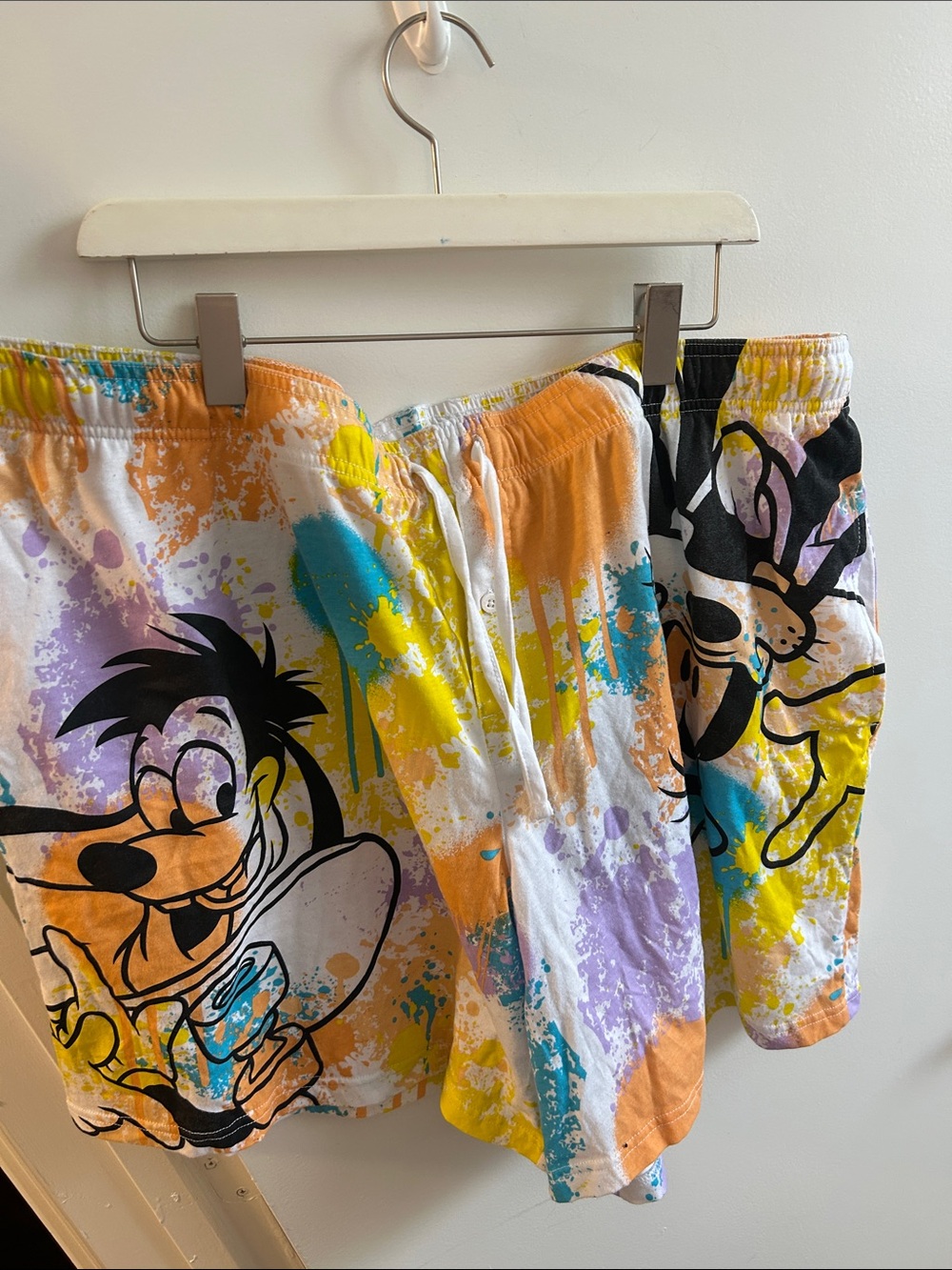 Disney goofy / max - Colorful Cartoon Paint-Splash Shorts - size xxl